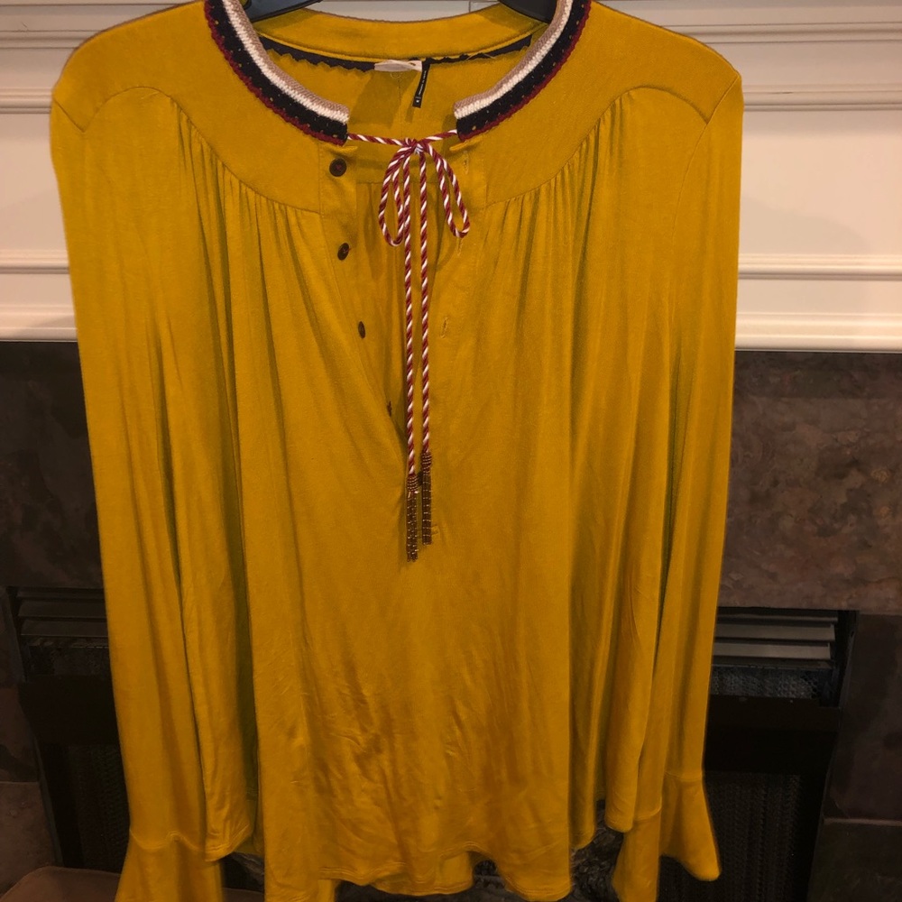 Long sleeve Mustard top